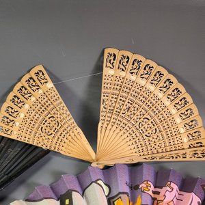 Lote de Abanicos Variados: Madera, Encaje y Decorados - imagen 6