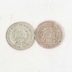 2 Monedas de Plata "El Gaucho" República Oriental del Uruguay 1961 - 10 Pesos - imagen 2