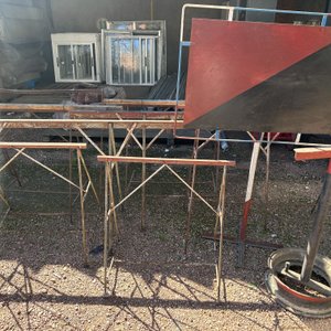 Lote anterior: Lote #069 – Ocho caballetes de hierro mas cartel