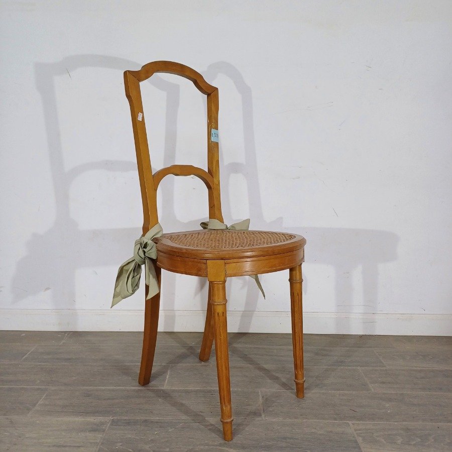 Lote siguiente: Silla de dormitorio estilo Luis XVI en muy buen estado