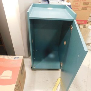 Mueble de comercio con puerta - imagen 2