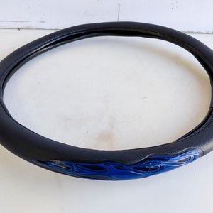 Lote anterior: 29 Cubre Volantes Negros con Diseño de Llamas Azules