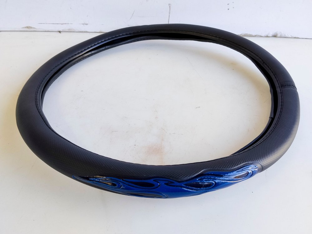 29 Cubre Volantes Negros con Diseño de Llamas Azules