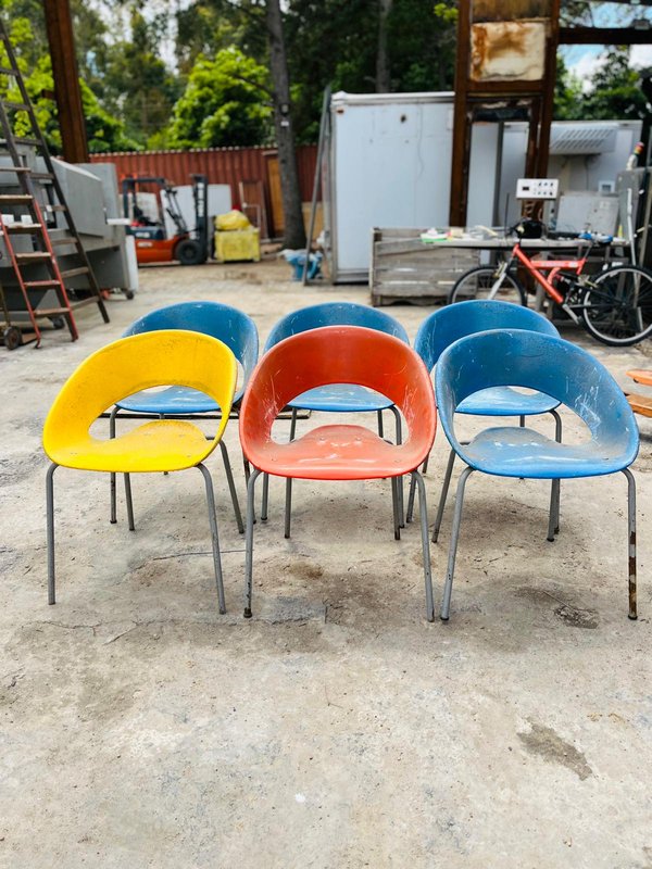 Lote de 6 Sillas de Colores con Base de Hierro - imagen 1