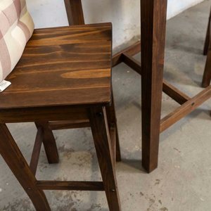 Juego de Mesa Desayunador Alta con Dos Sillas y Almohadones - imagen 3