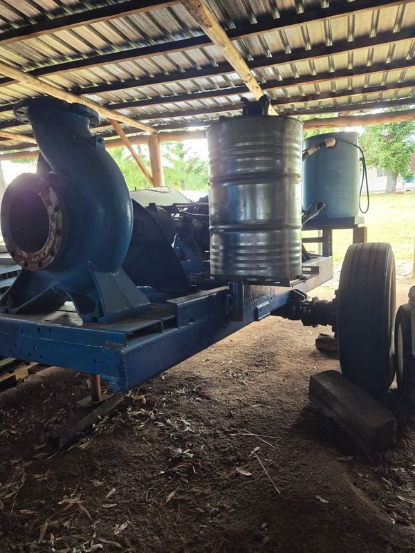 Máquina de bombeo de agua con plataforma de hierro y neumáticos - imagen 4
