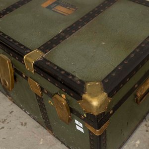 Baúl Antiguo de Viaje Verde con Apliques Dorados - imagen 3