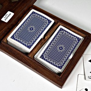 Caja de Madera y Bronce para Cartas con Naipes - imagen 3