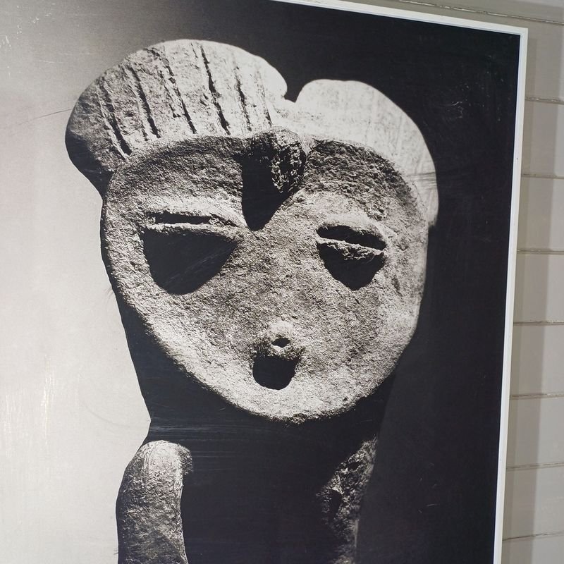 Reproducción de fotografía de Alfredo Testoni: Figurín antropomorfo de cerámica - imagen 2