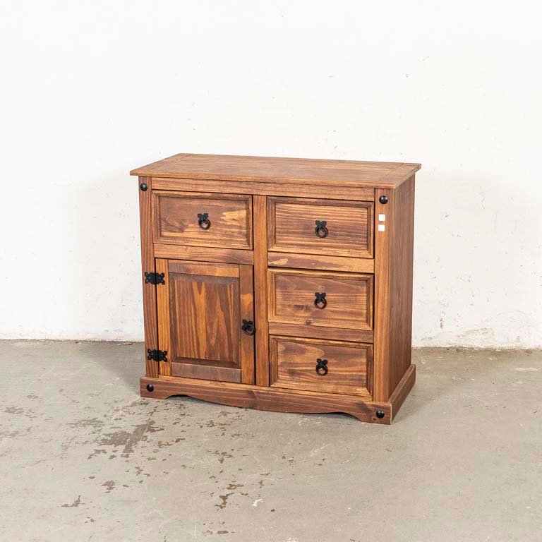 Lote siguiente: Cómoda rústica con cuatro cajones y una puerta