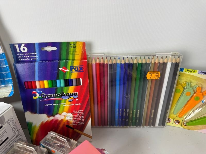 Gran lote de papelería, nuevos y algunos usados - imagen 23