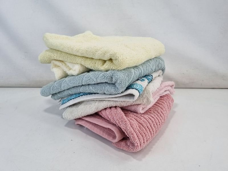 Toallas de mano coloridas y nuevas - imagen 1