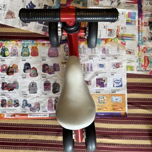 Triciclo Infantil Rojo y Negro sin Pedales - imagen 5