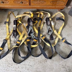 Lote anterior: Tres Arneses de Seguridad con Mosquetones
