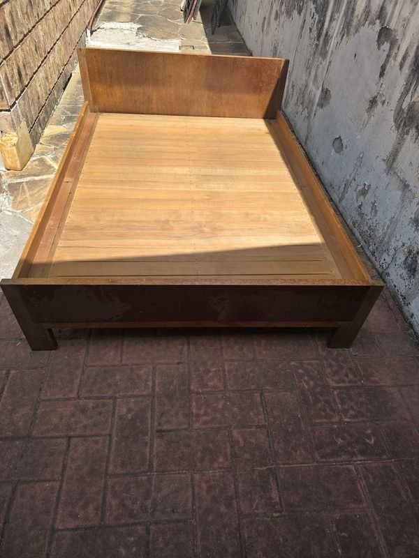 Cama de Dos Plazas de Madera Maciza