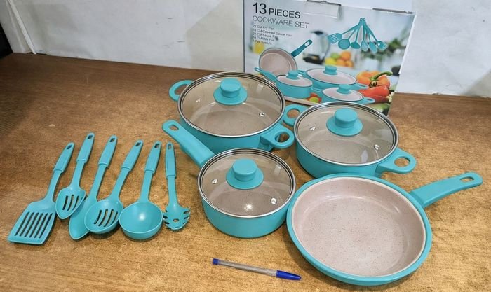 Set de Cocina Turquesa Esmaltado 13 Piezas con Tapas de Vidrio