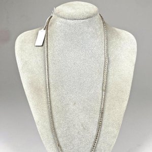 Lote siguiente: Cadena de Plata 54 cm - Elegante Accesorio de Joyería
