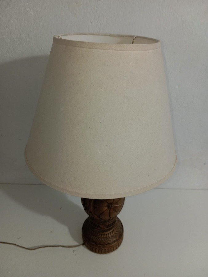 Lámpara de madera tallada con diseño floral - imagen 4