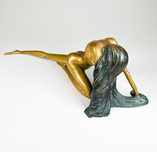 Lote siguiente: Figura de bronce dama desnudo, pelo largo