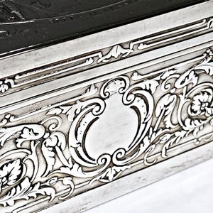 Caja Cigarrera Antigua de Metal con Aguafuerte y Interior de Madera - imagen 4