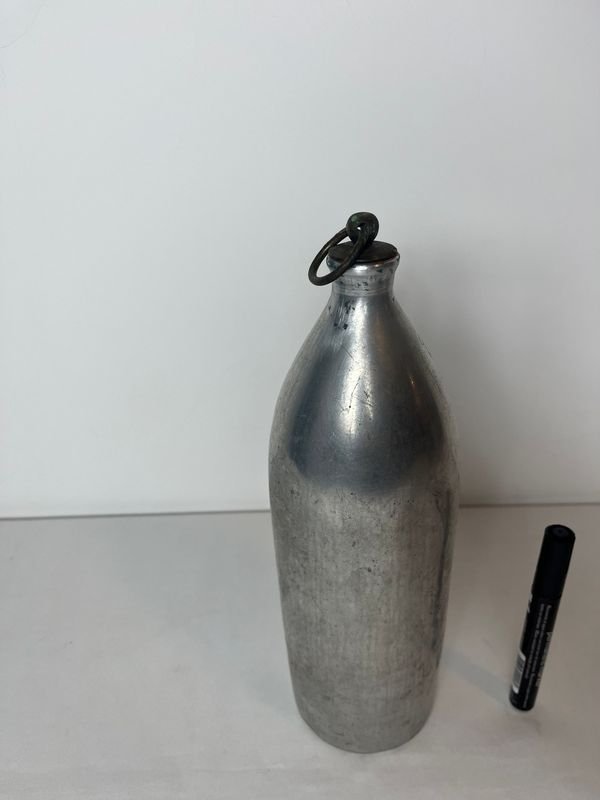 Porrón de Aluminio con Tapa de Bronce