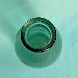 Antigua Botella conaprole de 1 litro. B). Altura 24.5 cm. - imagen 3