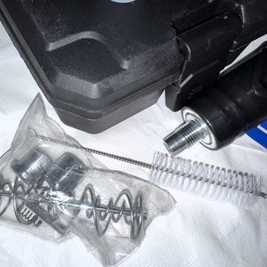 Remachadora/Clavadora para Fulminantes con Accesorios y Estuche - imagen 5