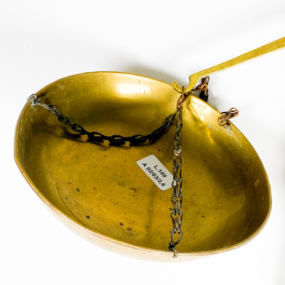 Balanza en bronce de dos platos para venta - imagen 3