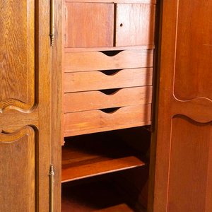 Ropero Provenzal de Roble Tallado con 4 Puertas y 4 Cajones - imagen 2