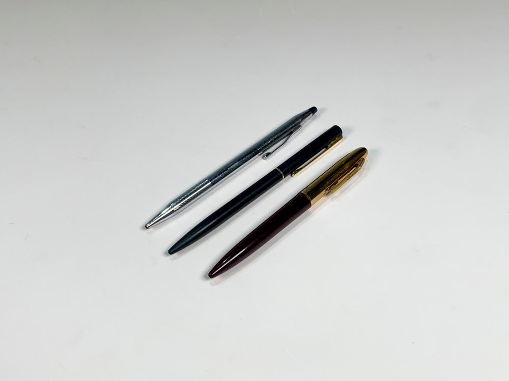 Tres Bolígrafos: Lebaron Negro, Cross Plateado y Marrón Dorado