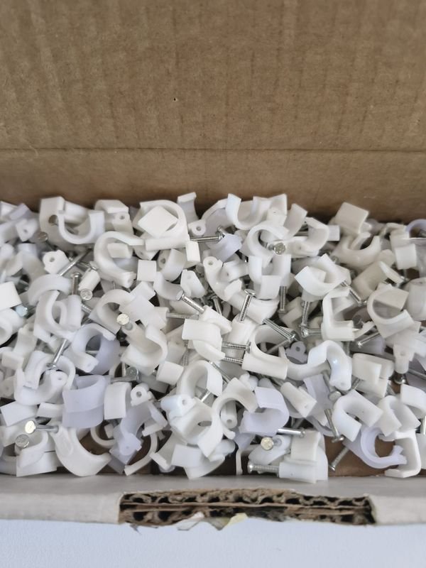Cajas de Grampas con Clips Plásticos - imagen 2