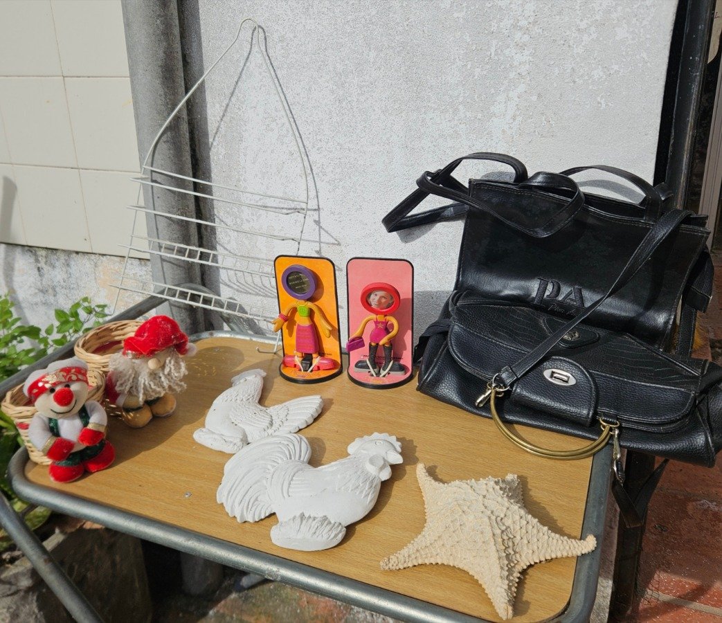 Bolso Negro, Adornos de Repisa y Baño: Gallos, Estrella de Mar y Figuras