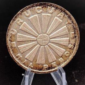 Lote anterior: Moneda Uruguaya de 1000 Pesos con el Sol de Mayo