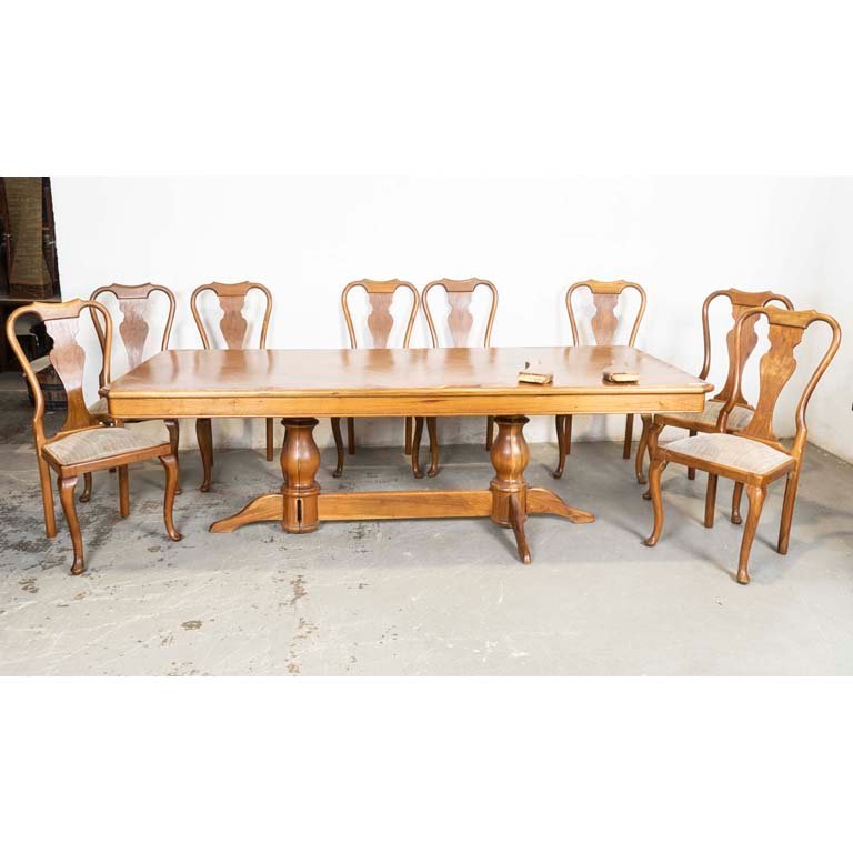 Mesa de Comedor Inglesa con 8 Sillas Estilo Chippendale