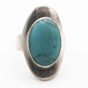 Lote siguiente: Anillo de Plata con Turquesa Ovalada