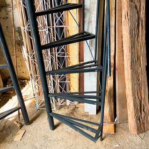Escalera Caracol de Metal Negra con 9 Escalones y 248 cm de Altura - imagen 4
