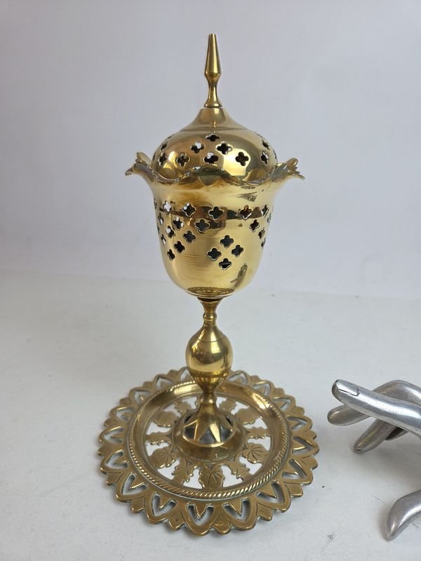 Lote anterior: Lámpara de aceite de bronce con pedestal