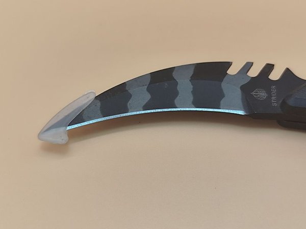 Cuchillo Karambit con diseño único - imagen 3