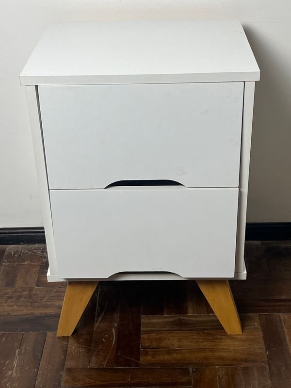 Mesa de luz blanca con diseño antiguo - imagen 4