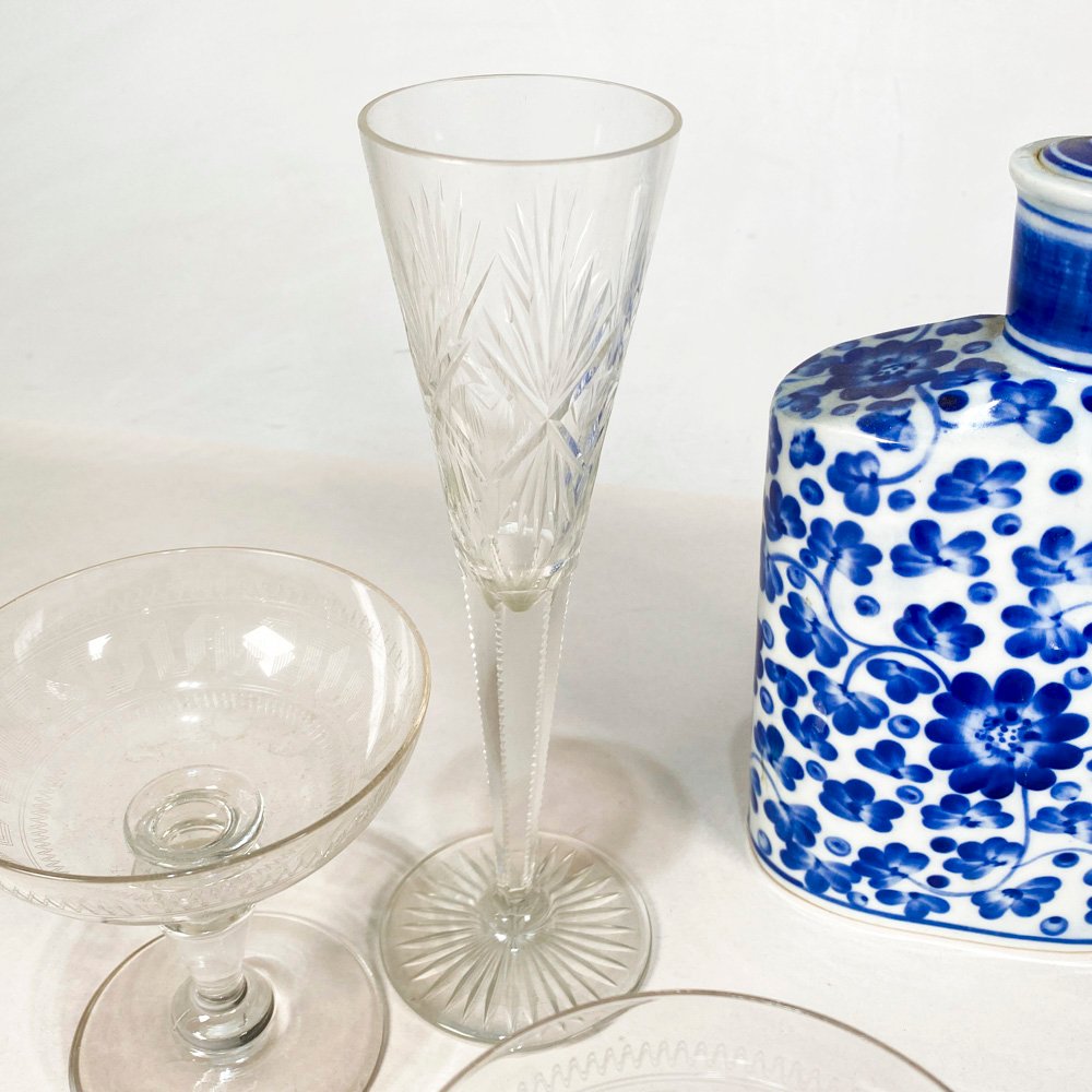 Set de copas hialinas y florero azul decorado - imagen 4