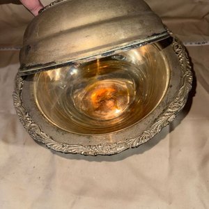 Antigua Fuente de Servicio Cloche con Tapa Labrada - Metal Plateado - imagen 6