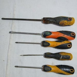 Lote de 3 Formones y 5 Destornilladores Usados - imagen 2