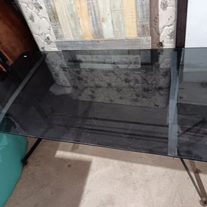Mesa Rectangular con Tapa de Vidrio Grueso y Base de Hierro - imagen 5