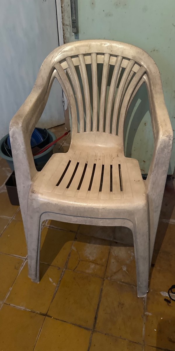 Par de Sillas de Plástico Apilables Color Beige