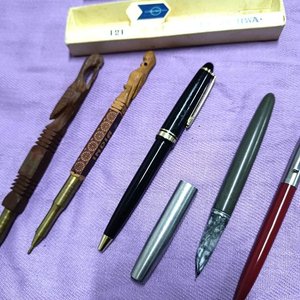 Lote de Lapiceras Varias: Tinta Líquida, Madera Tallada y Más - imagen 5