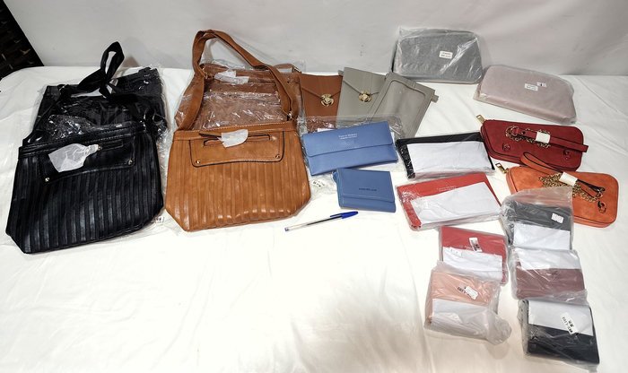 Lote de Carteras, Billeteras y Porta-celulares en Eco Cuero Nuevos