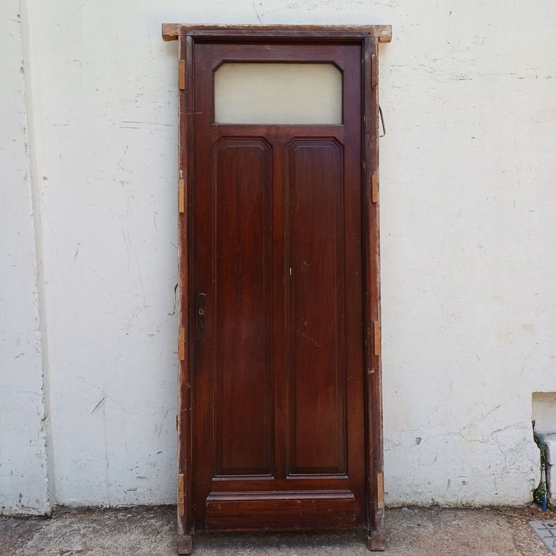 Lote anterior: Puerta de madera con panel y vidrio, estilo clásico