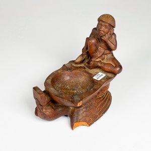 Cenicero de madera figura indigena, 17 x 16 altura (punta detalle) - imagen 2