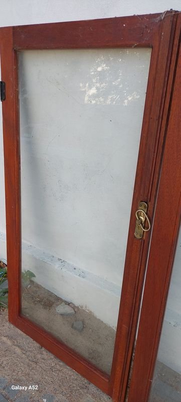 Puertas de vidrio con marco de madera - imagen 4