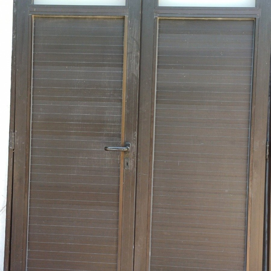 Puerta de Aluminio con Tres Hojas y Marco - imagen 8